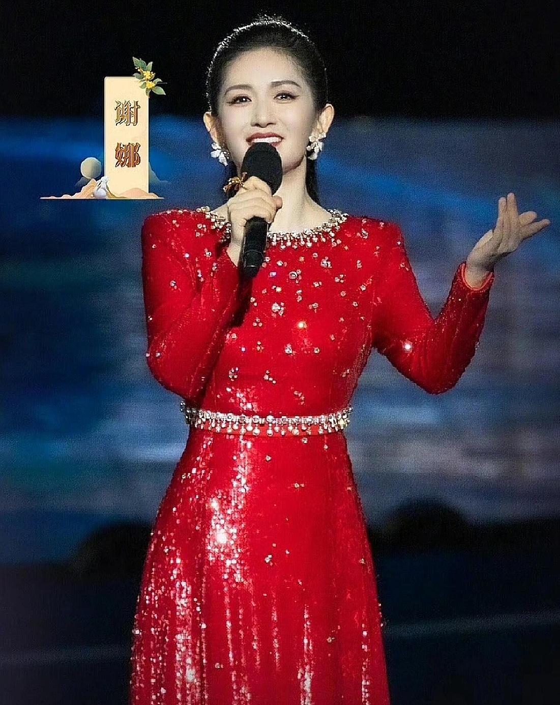 谢娜被骂疯了，不是工作失误，也不是主持太闹腾，而是因为她第一次主持央视秋晚