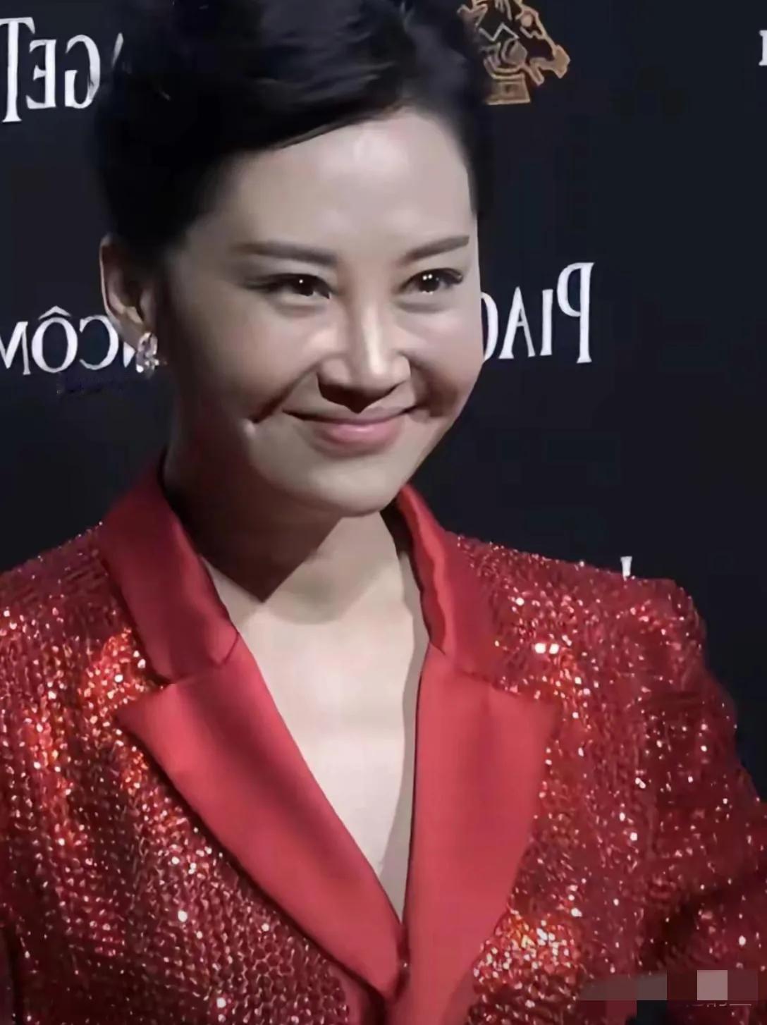 不老女神许晴的花容也失色了，果然岁月不曾饶过谁哈！