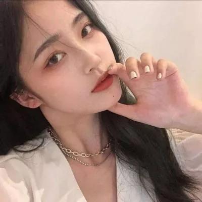 精致妆容+时尚穿搭，优雅气质满满