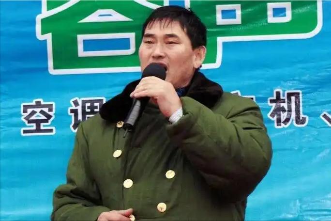 朱之文的坦诚：“说实话，我早就不缺钱了。”记者追问：“既然不差钱，为什么还要天天