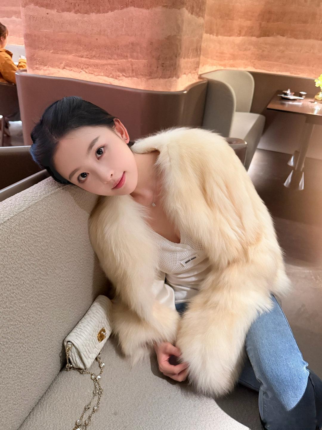 老婆们上次说要测评的皮草来了