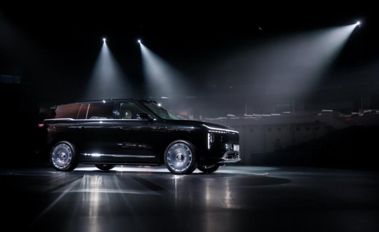 11月12日，定位在大型旗舰级SUV市场的智己LS9正式上市，52Ultra版