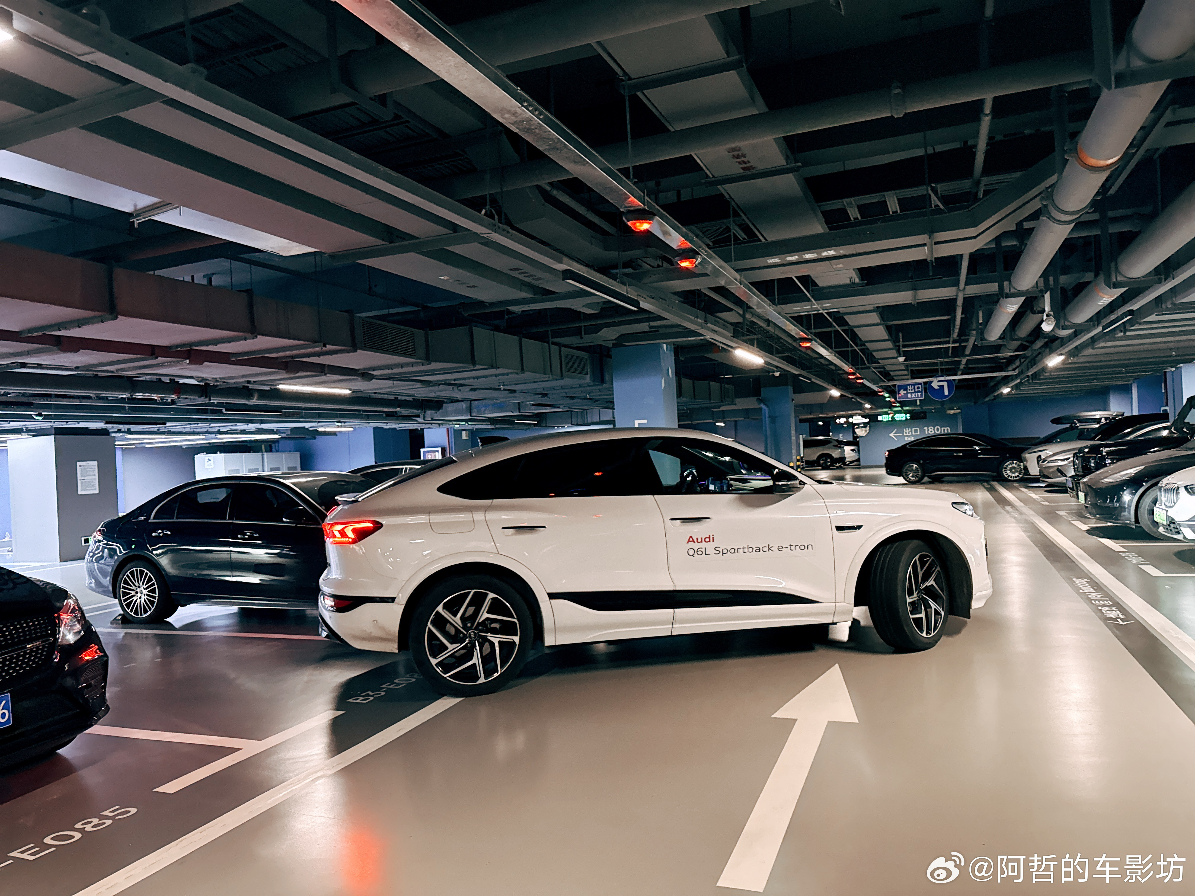 第一次见Q6E-tron别说还挺帅的Sportback轿跑的设计去了一些Q6的