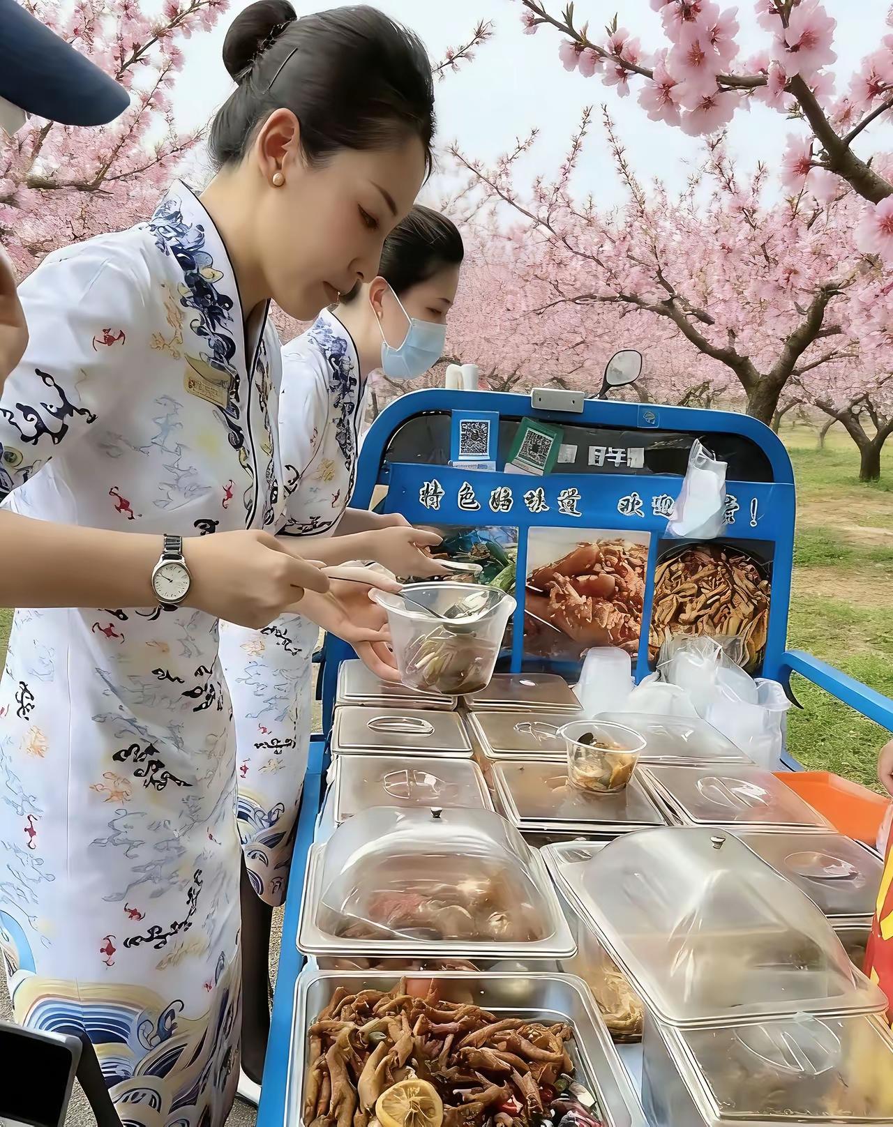 空姐也很接地气，天上飞久了，下来接接地气。