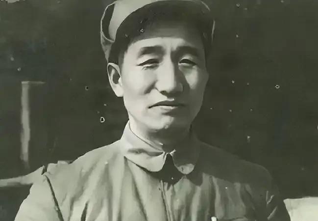 军衔最高的兵团司令是徐向前，虽然是18兵团司令，但是军衔是元帅。而兵团司令一般的