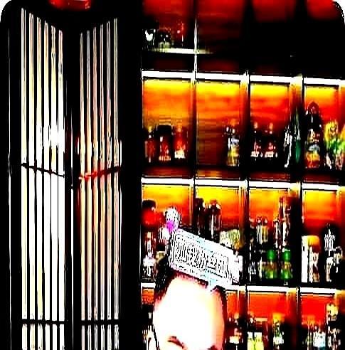 昨儿直播里杨议正跟唠得欢，徒弟突然插了句：