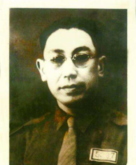 🌞重庆解放后，在宜宾的郭汝瑰决定率部起义，团长吴让反对说：“养兵千日，用兵