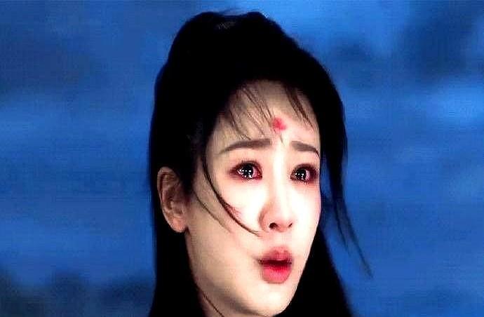 杨紫哭戏，不是演出来的，是练出来的。一条过，导演喊停还嫌不够，非逼她再哭一版。