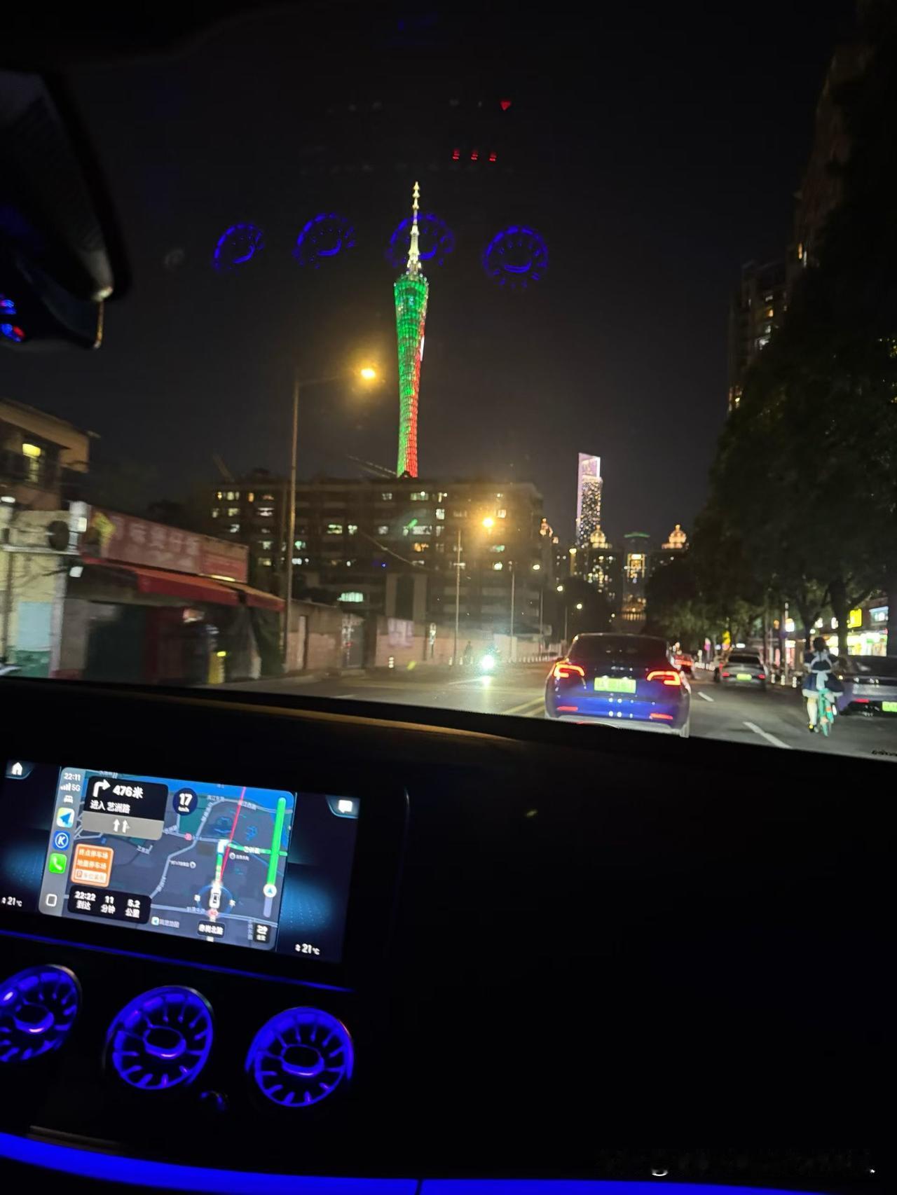 我生孩子坐月子，我妈忙前忙后，照顾我坐月子。而我婆婆呢？直接跟着大姑姐一家游山玩