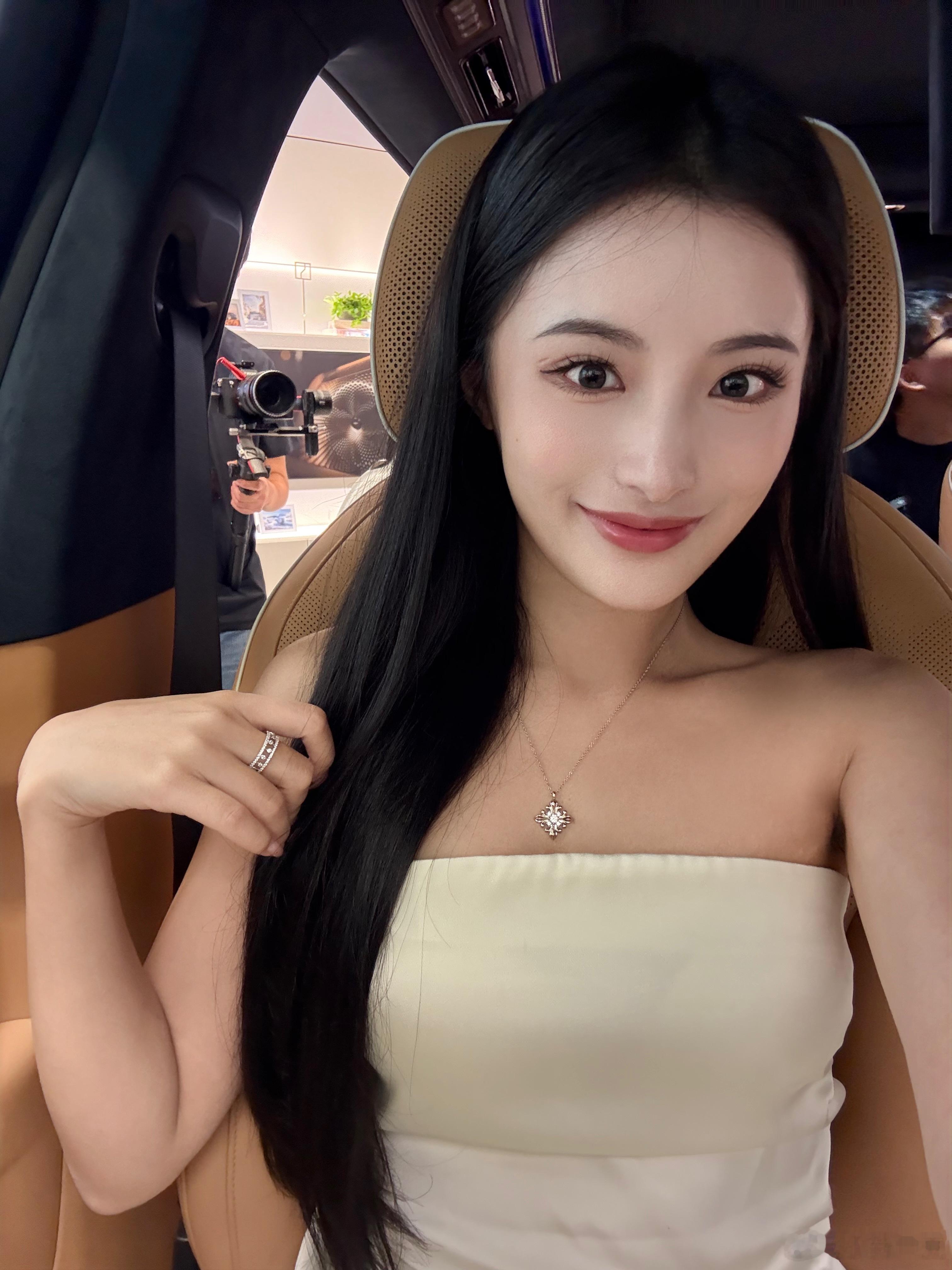 47.99万起！🤩极氪9X终于来嘞！杀进了50w级！起步即豪华～预售1小时订