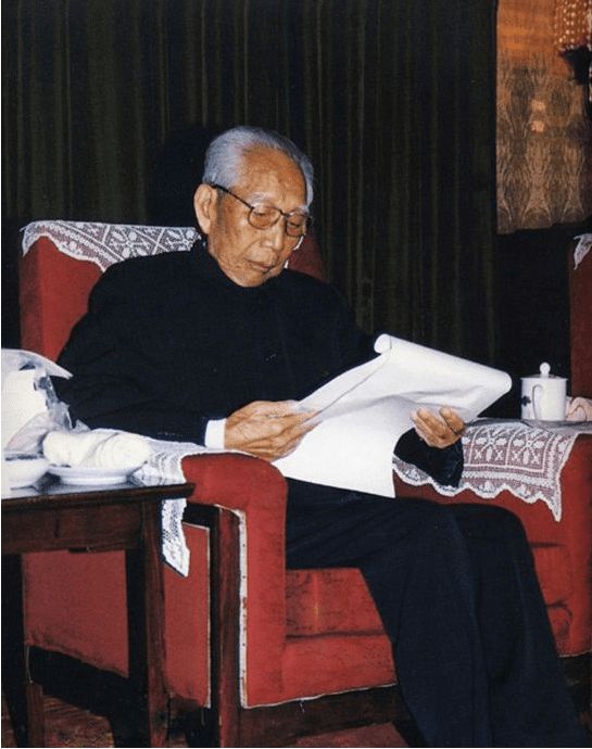 1989年5月11日夜，李鹏总理到王震住处看望他，王震对李鹏说，小平同志讲搞活开