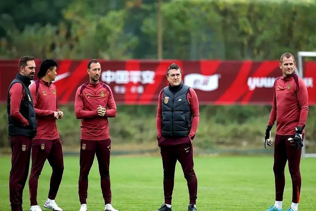 当所有人都在关注中国U22能否在“熊猫杯”夺冠时，一场看似不起眼的训练却透露出胜