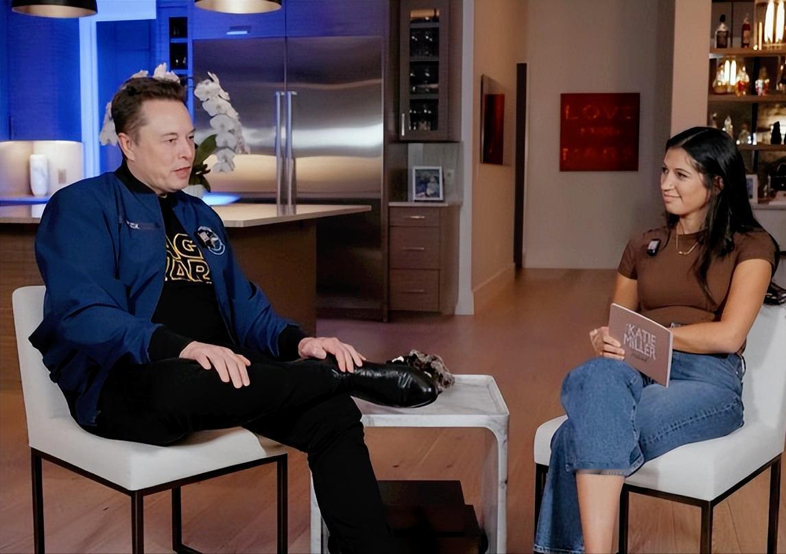 别看马斯克坐拥4910亿美元的身家，还是一位14个孩子的父亲，然而最近他在接受采