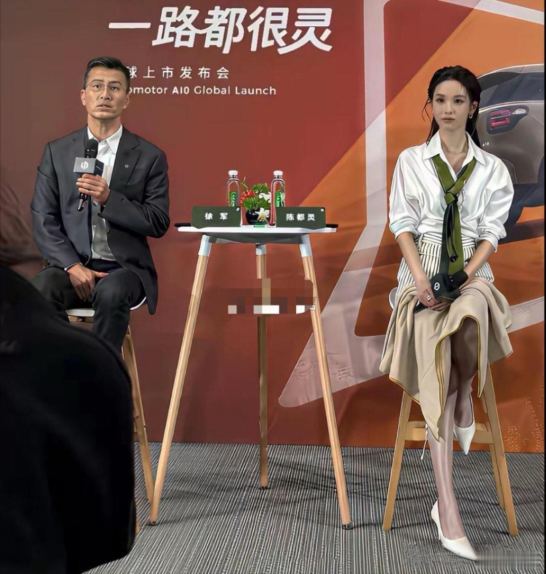 娱乐圈门槛不是谁都能踏进的，女明星的腿都很长，很细的吧。