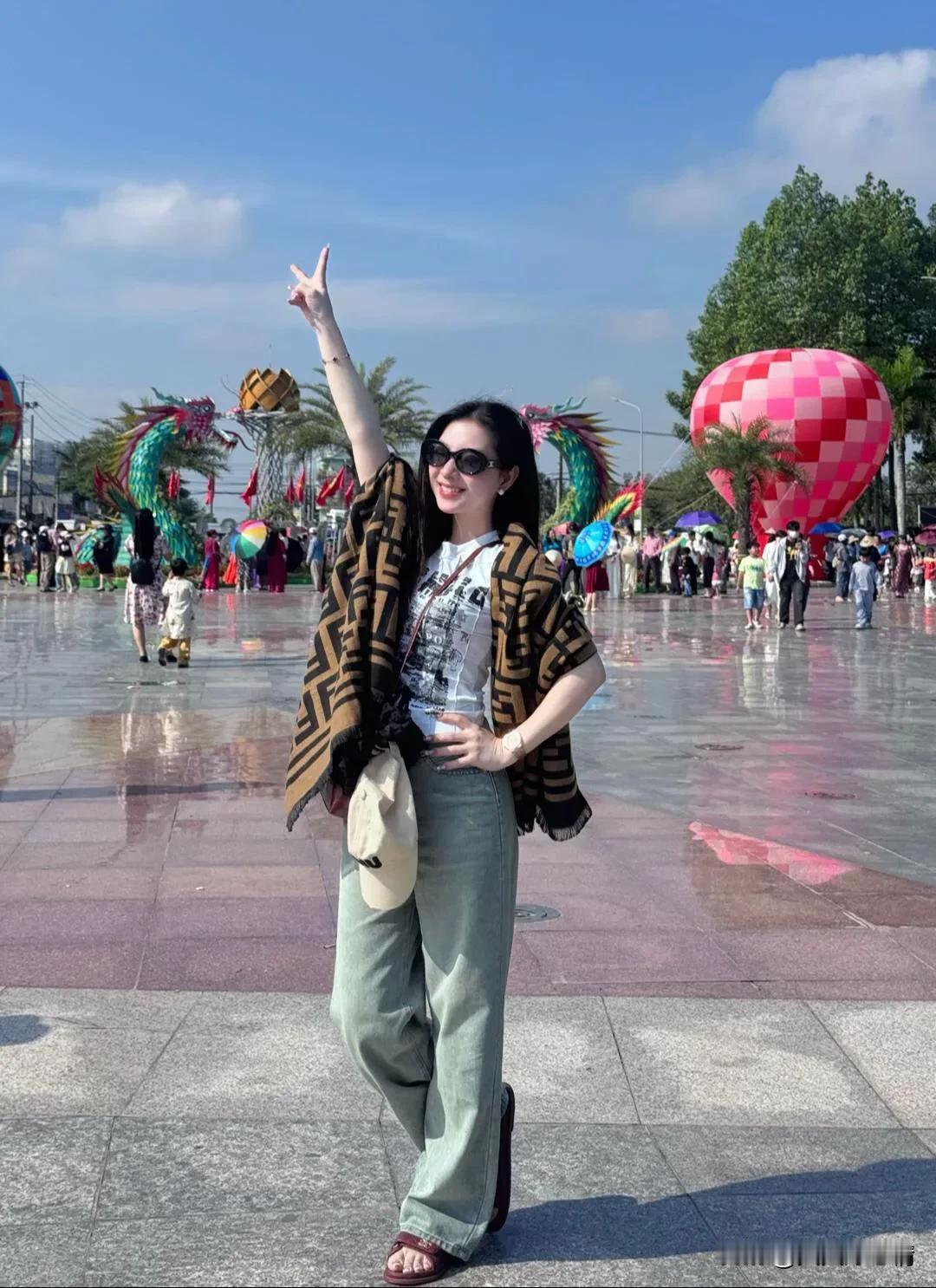 拼搏要趁早时光如梭，一晃便老，拼搏要趁早。你在该努力的时候选择了安逸，你