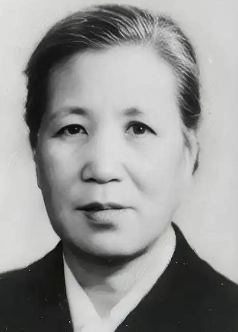 1929年，地下党傅玉真得知新婚丈夫叛变，她痛苦不已，过了几日，还是决定除掉他。