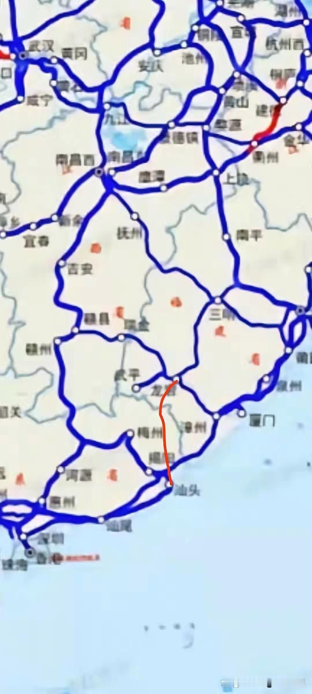 汕头位于广东东部。他的交通比较方便。广西有高铁，连接深圳和广州。往东有高铁联系厦