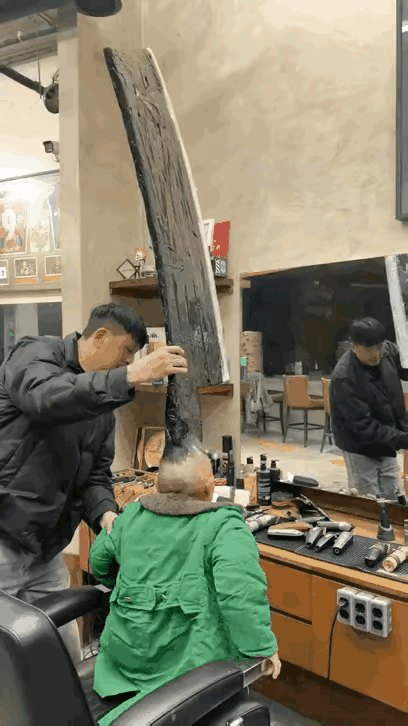 身高1米，刀1.2米[捂脸哭]