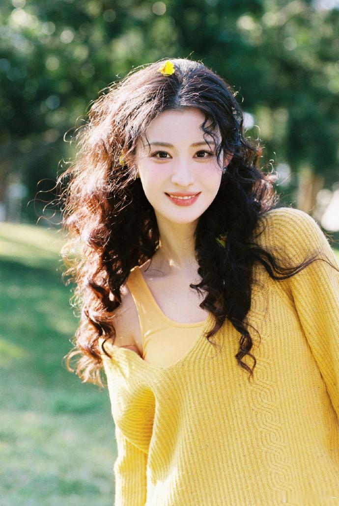 好鲜活好明媚的王楚然，生日快乐啊王楚然顶着满头蝴蝶结