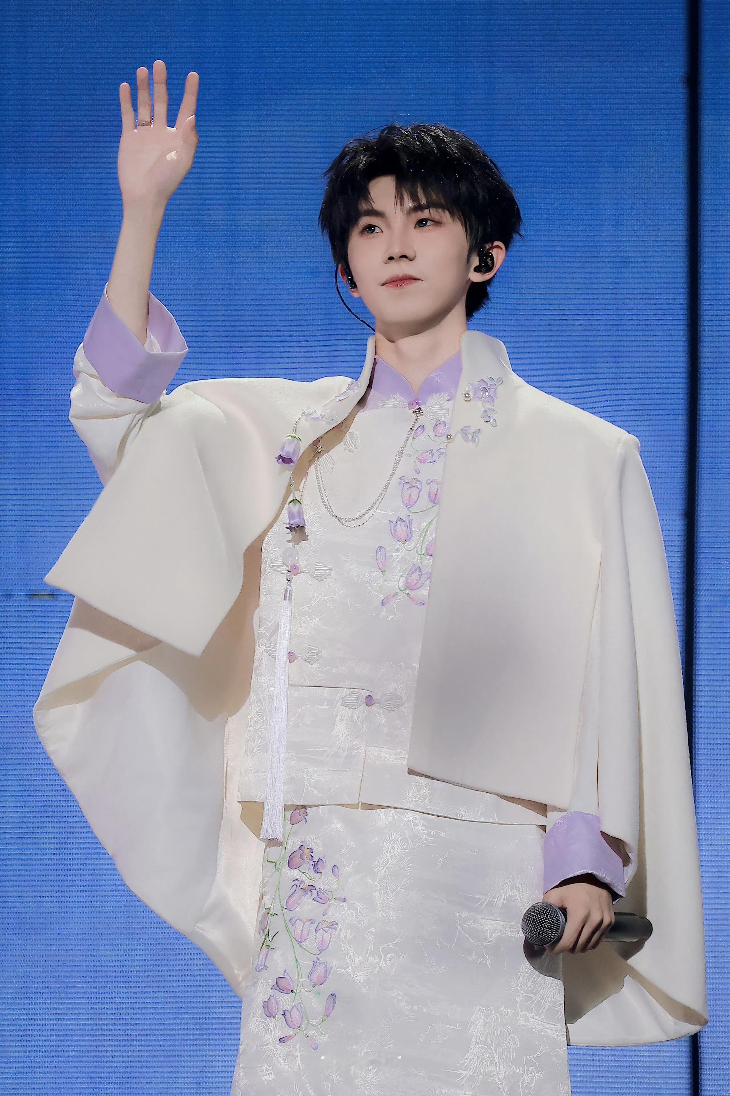 马嘉祺「2025·爱你爱我」演唱会舞台Look图集🈶ALWAYSLANG