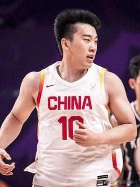 王俊加盟香港NBL金牛队，应该争议最小我的CBA4强球队只要揽得像王俊杰这样1