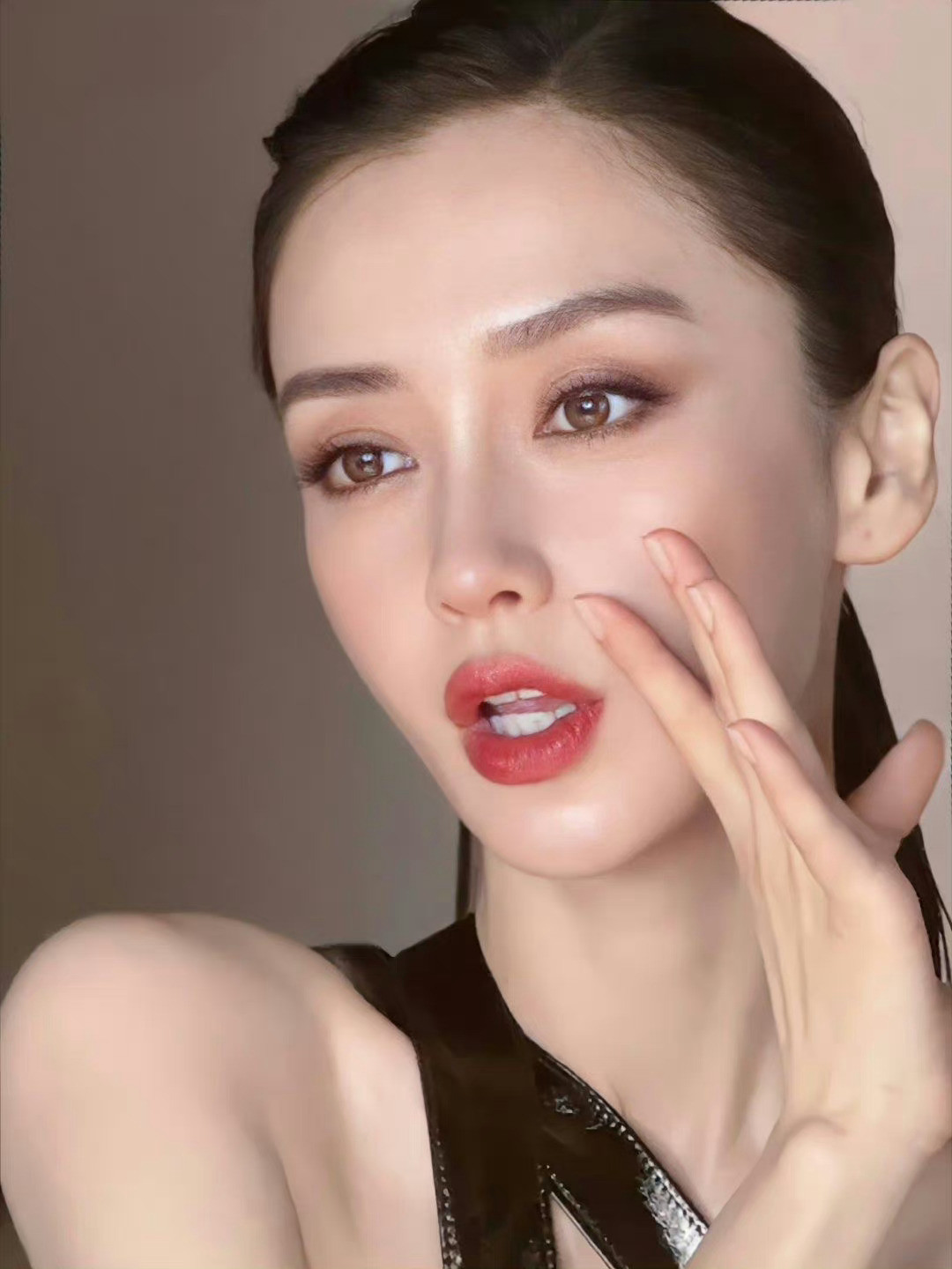 杨颖的彩妆广告肤若凝脂的完美诠释💄​​​