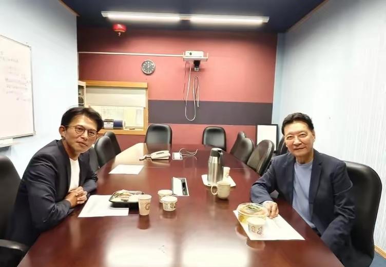 未见郑丽文，先见赵少康，黄国昌这是对郑丽文的不尊重。谈蓝白合作，不找主席谈，找主