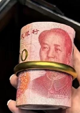 家人们谁懂啊？女儿正月初六第一次以未婚妻的身份去男朋友家，给未来的公公婆婆拜年