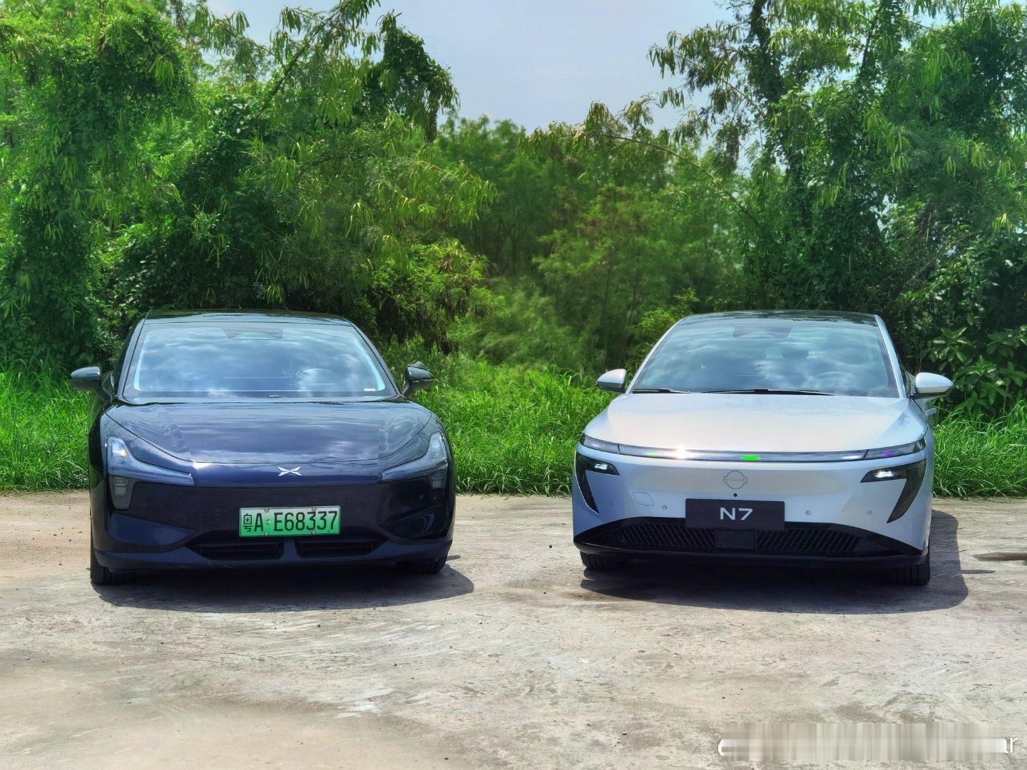 今天拿两台车对比一下，小鹏MONAM03和东风日产N7，大家价格差不多，但是差