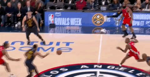 东契奇最后空位三分，为什么不投？原因很简单啊，他想造犯规...我真是服了这个