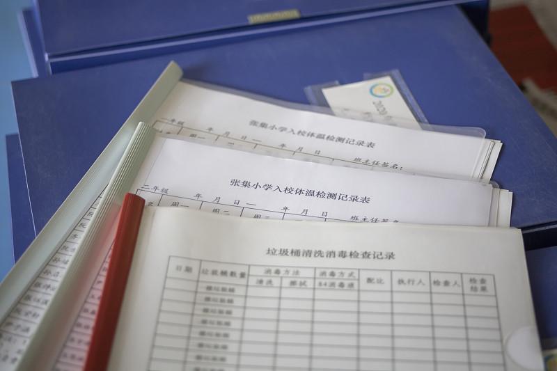 教育局应该公开每一位拨打投诉电话的家长信息，来保护教师——这话听起来偏激，但你先