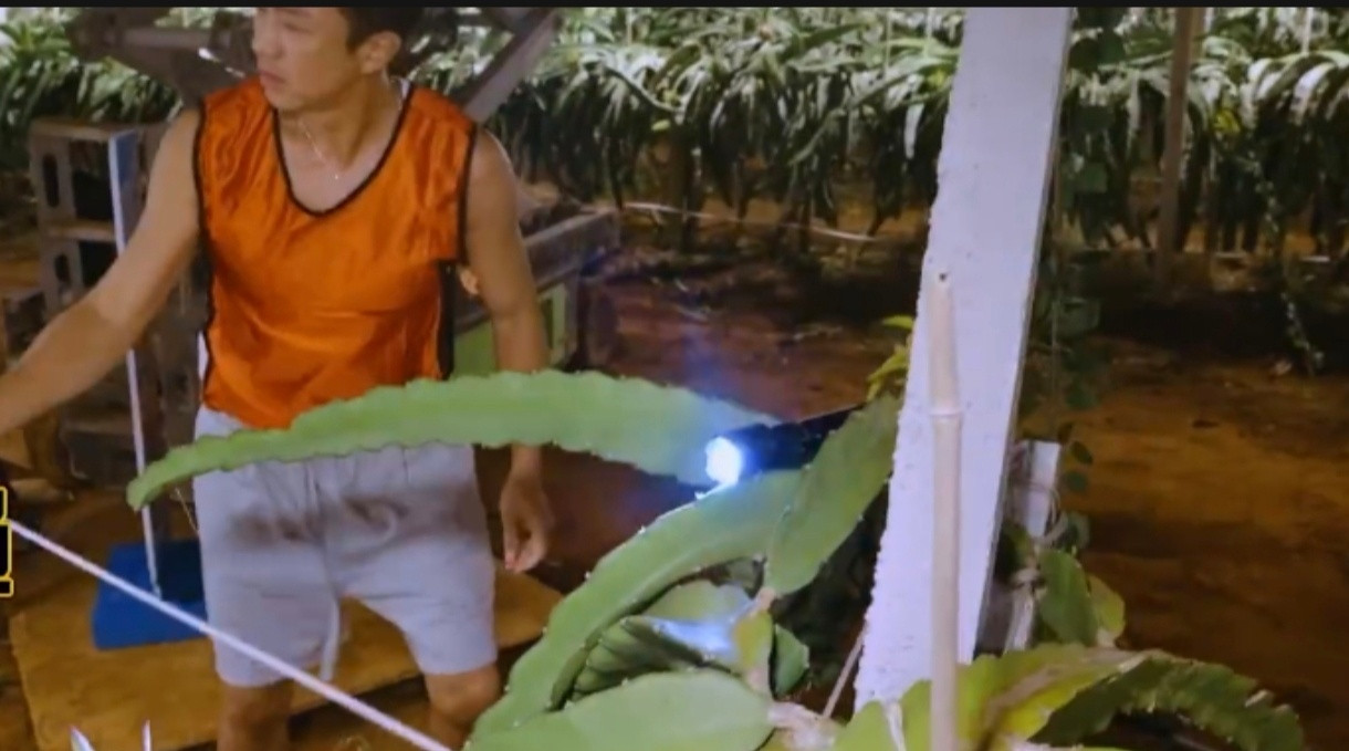 鹿晗嫌弃邓超要求转队邓超到了穿搭谁都嫌弃的年纪解锁五哈下期爆笑名场面，邓超穿搭完