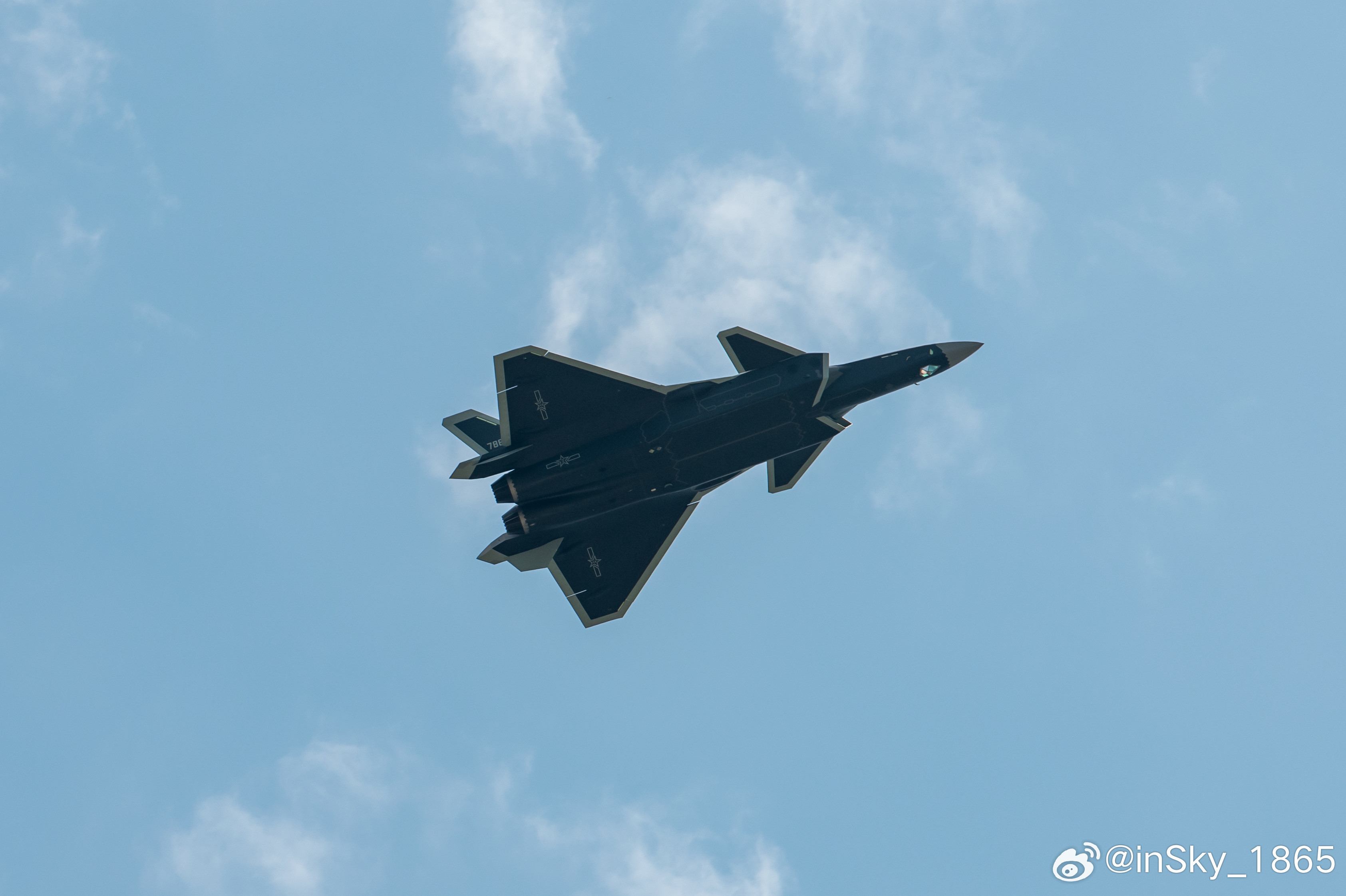 J20A/S和J35A高清图[墨镜]东大新一代战斗机的制造工艺真的好[鼓掌]图