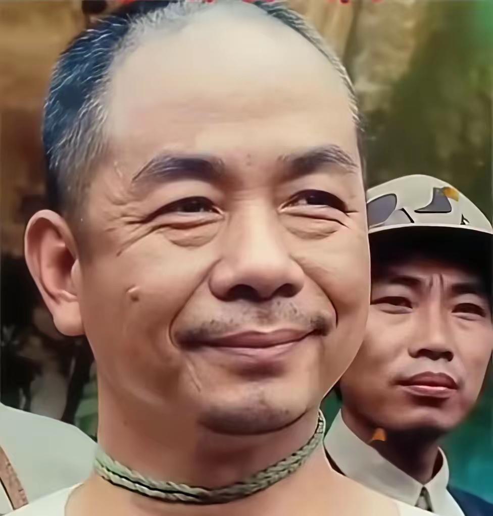 那张敌人拍摄的最后照片里，吴石将军没有丝毫惧色，挺拔的身影透着凛然正气——这帧意