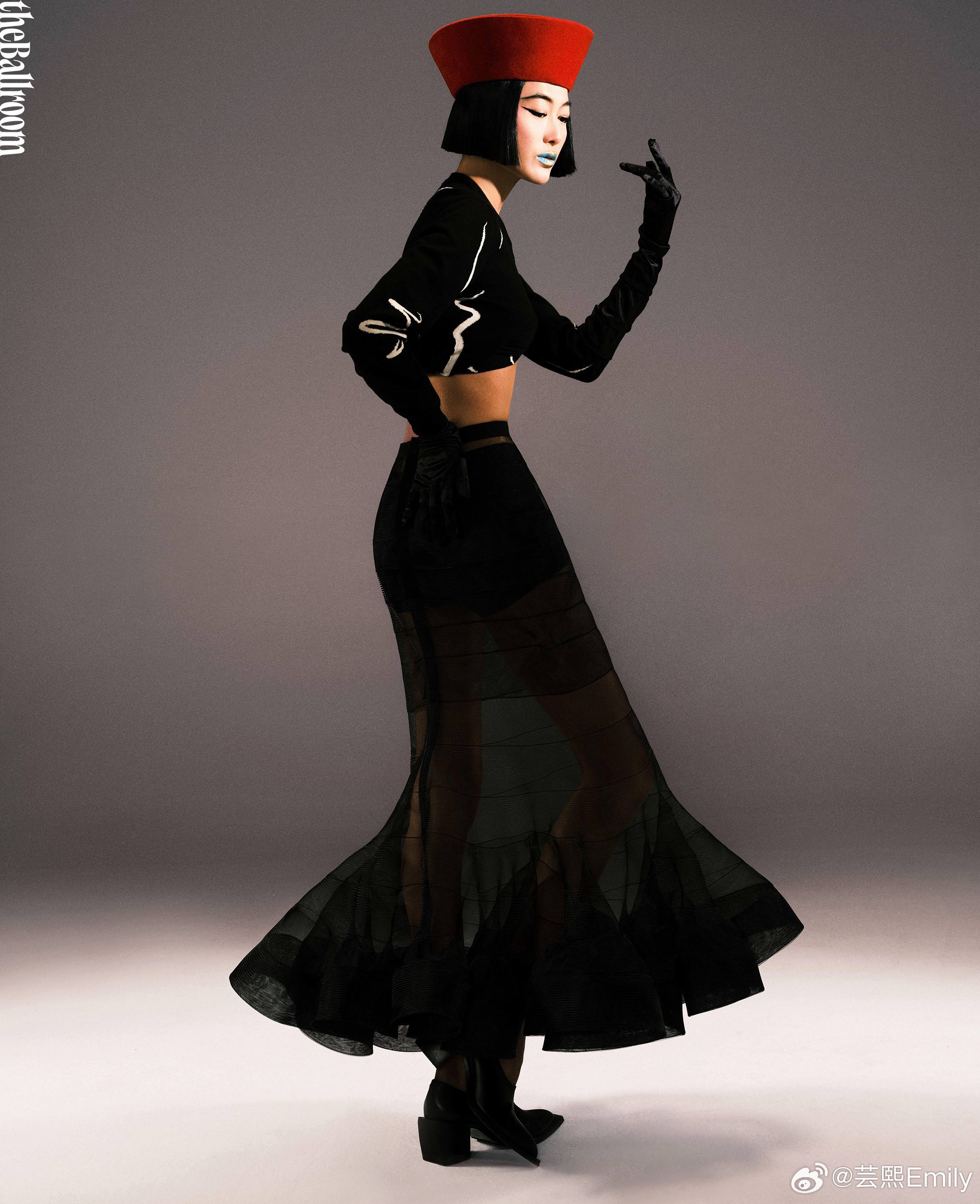 秦舒培极繁主义造型秦舒培出镜theBallroom春夏刊封面大片超模气场全开，驾