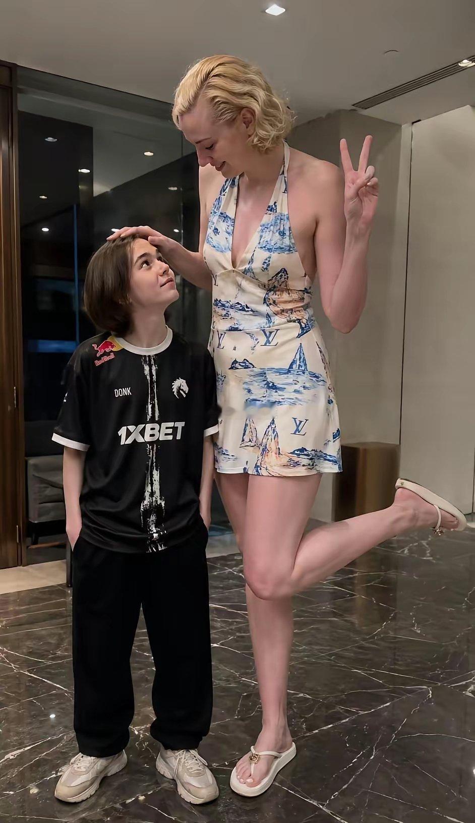 一米五的donk和女友的身高差