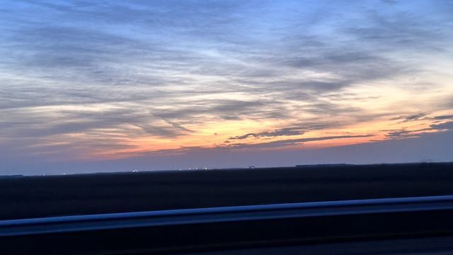 两年前和朋友同时买车他选了ModelY两年前，我和我朋友很巧在同一时间买车，没