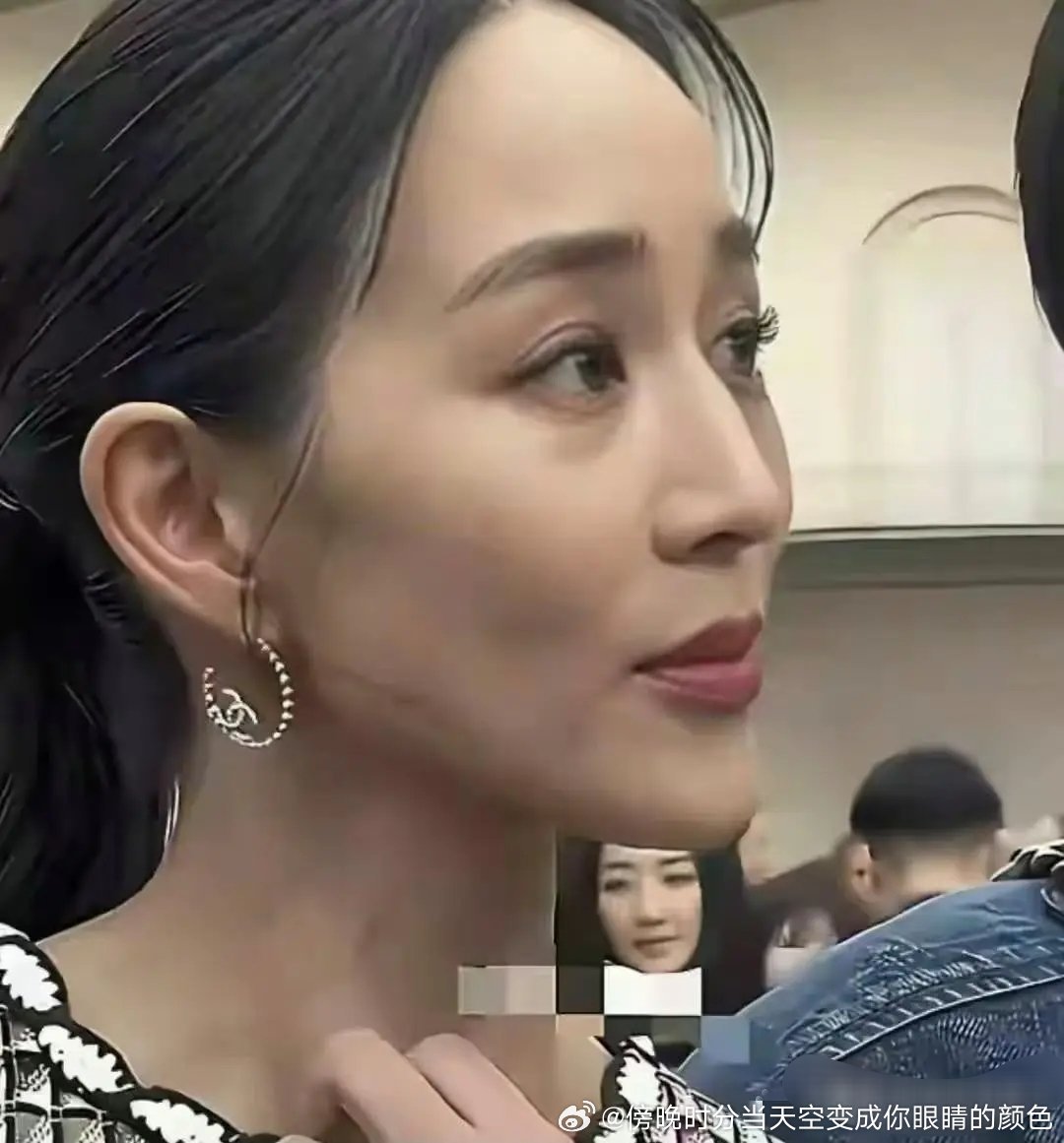 张钧甯虽然头发白很多她的五官太耐看了依然阻挡不住她的内在气质