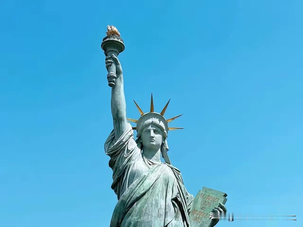 牢A扒了溜子的底裤，如果溜子成了堕落，糜烂，淫乱，吸毒的代名词，那北美留学的生意