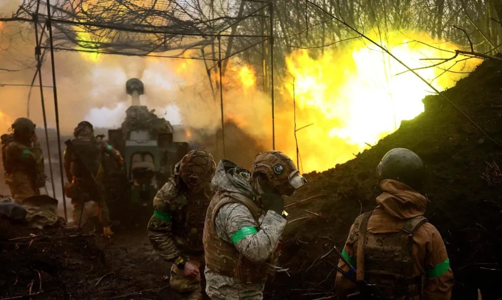 完了,这回真完了,乌克兰可能已经没人可死了。有俄军士兵在打扫顿涅茨克康斯坦丁诺夫