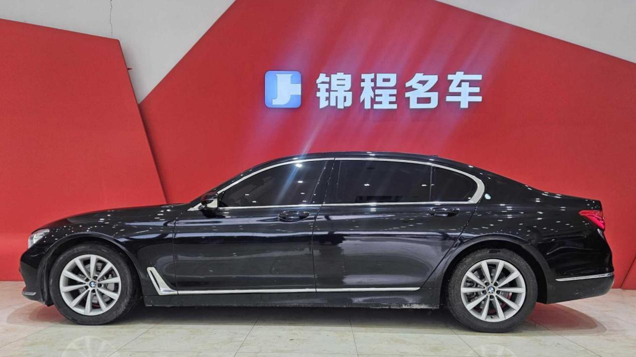 2017款宝马730Li: 9万公里, 曾经的旗舰轿车, 如今价格亲民!