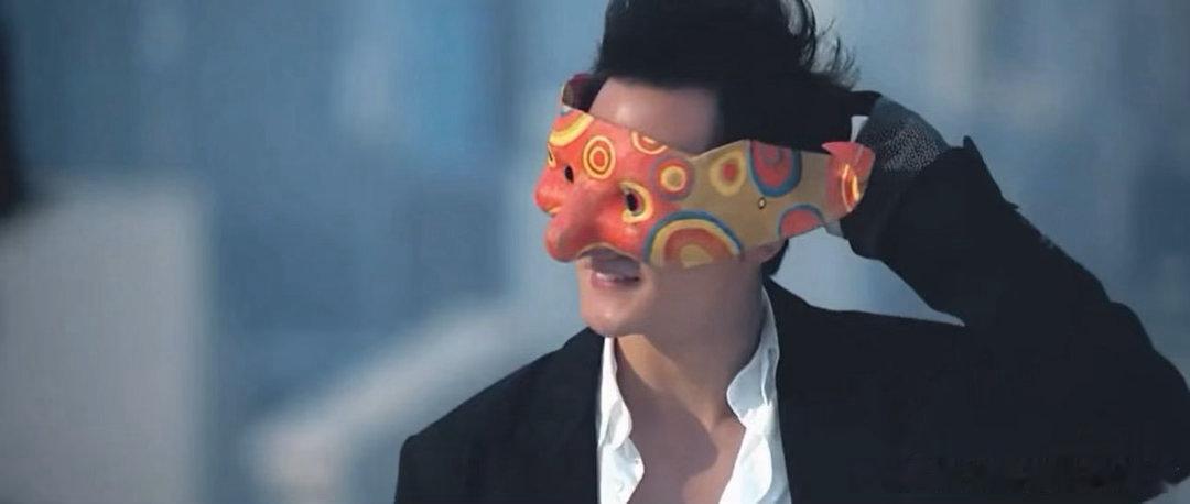 阿祖收到了lazuzu忆昔日梁家辉抢走成龙lazuzu，如今红毯圆梦，阿祖如愿