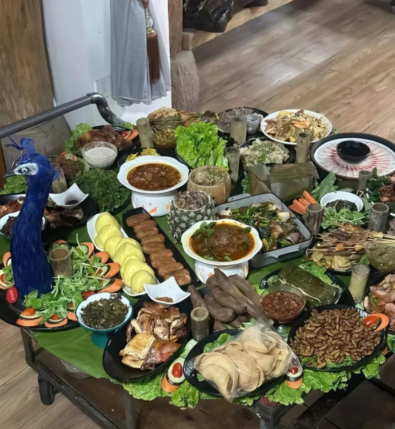 这些菜一上桌，估计你们就能猜出是什么地方的酒席了吧！