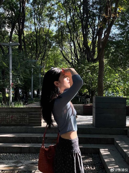 张婧仪我去逛公园啦张婧仪说我去逛公园啦好漂亮好有活力的逛公园小女孩～鲜活日常​