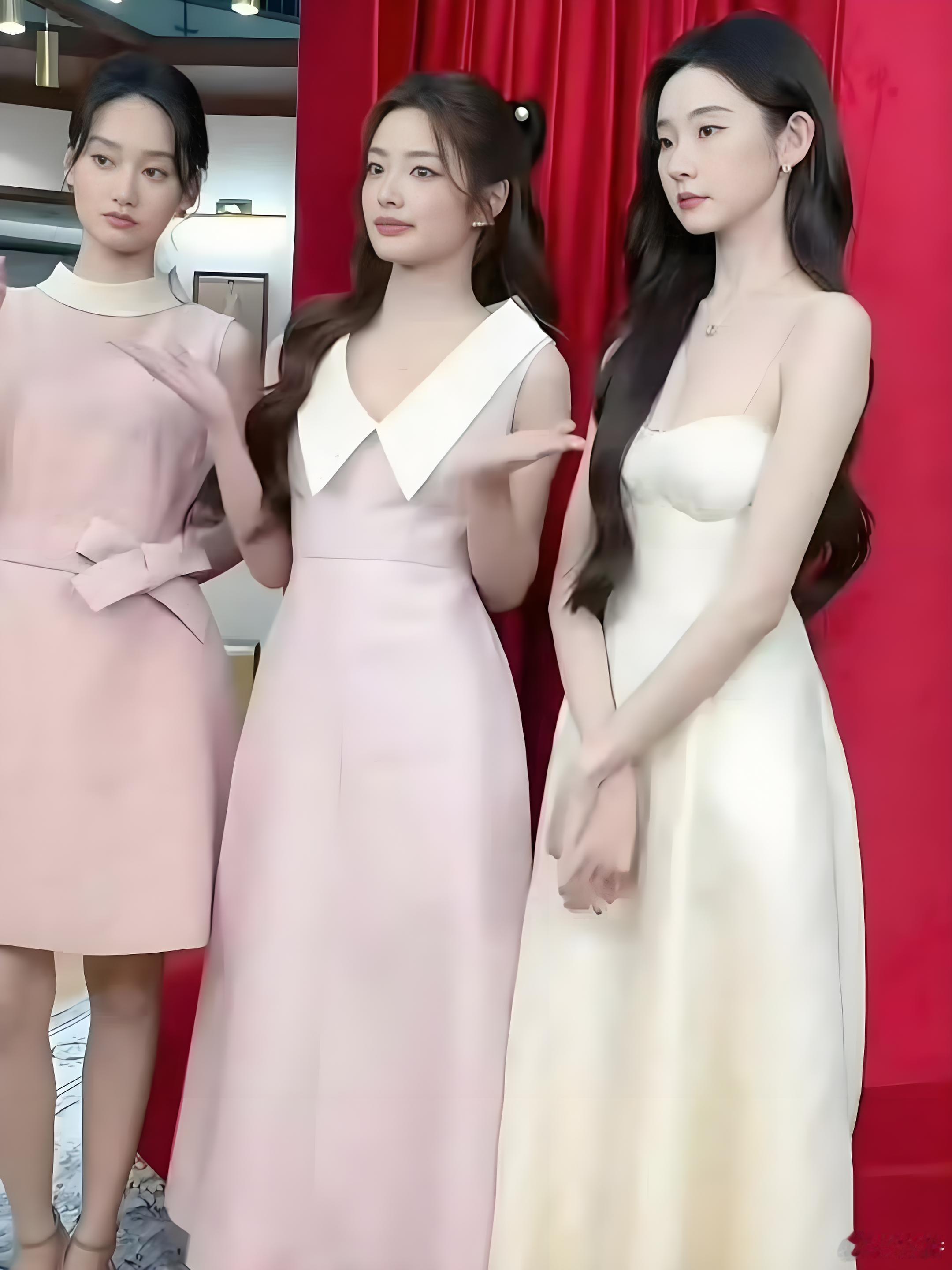 张艺凡好惨。。。因为太高就让她光脚拍合照啊