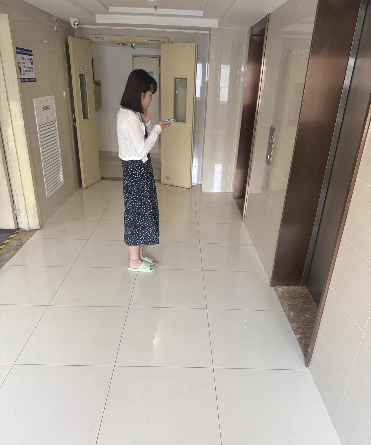 这是年薪100万的领导，打扮挺朴素