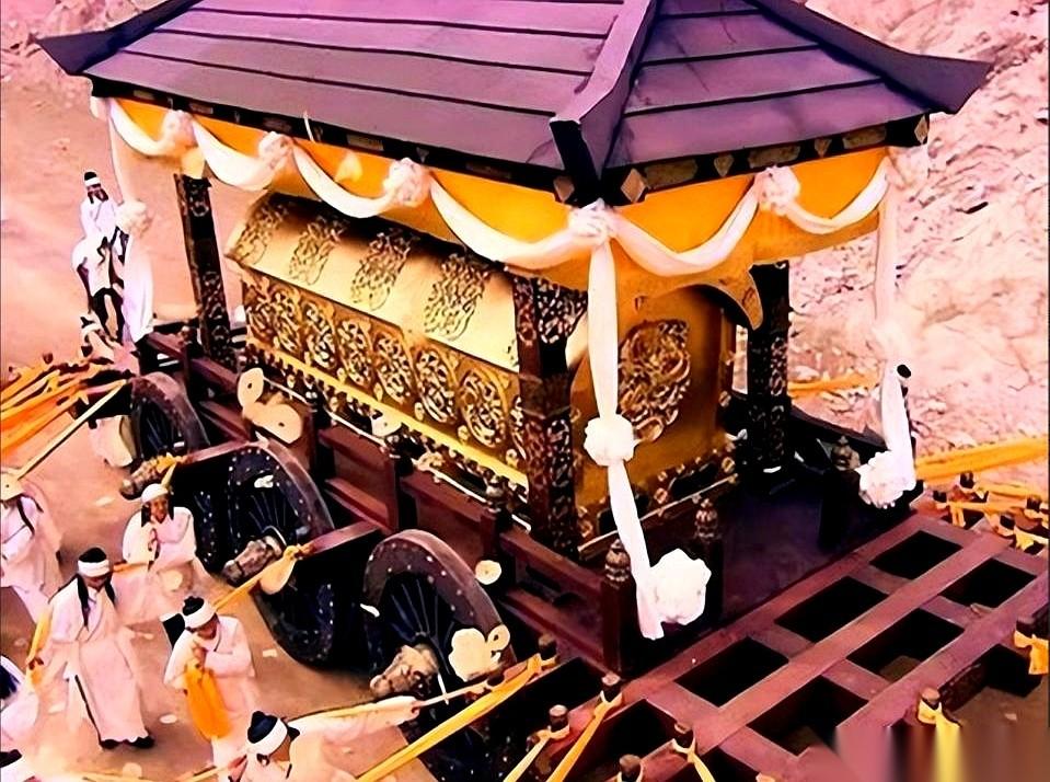 朱元璋死了，但没打算一个人走。他给自己修了个气派得不行的“地下宫殿”，然后大手