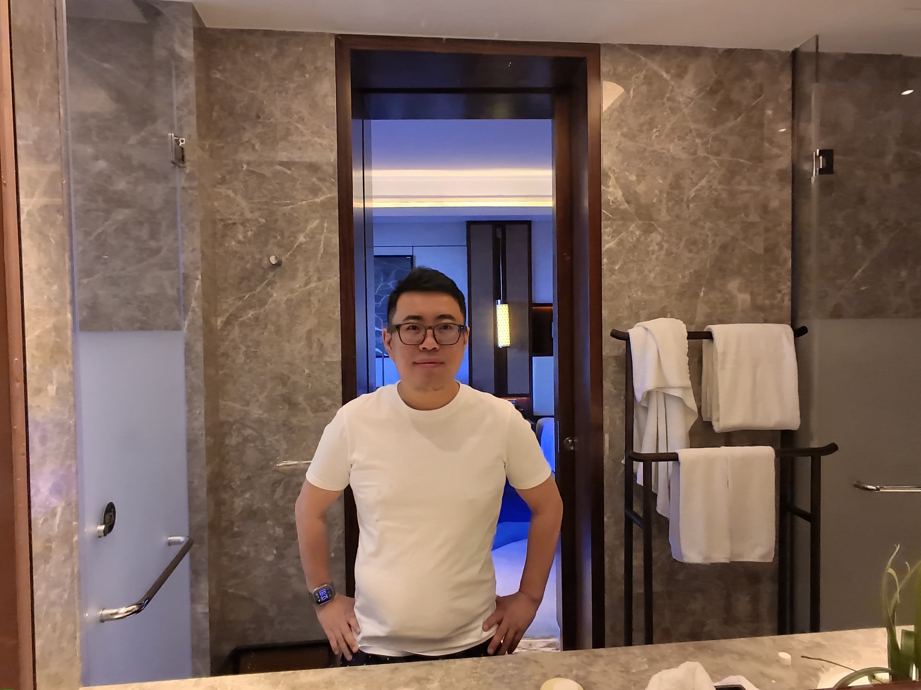 理想ai眼镜livis拍照怎么能把美颜关了？这都美成妖精了……大理·洱海