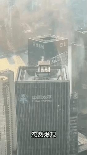 楼顶上挂个钟是什么意思？[？？？]
