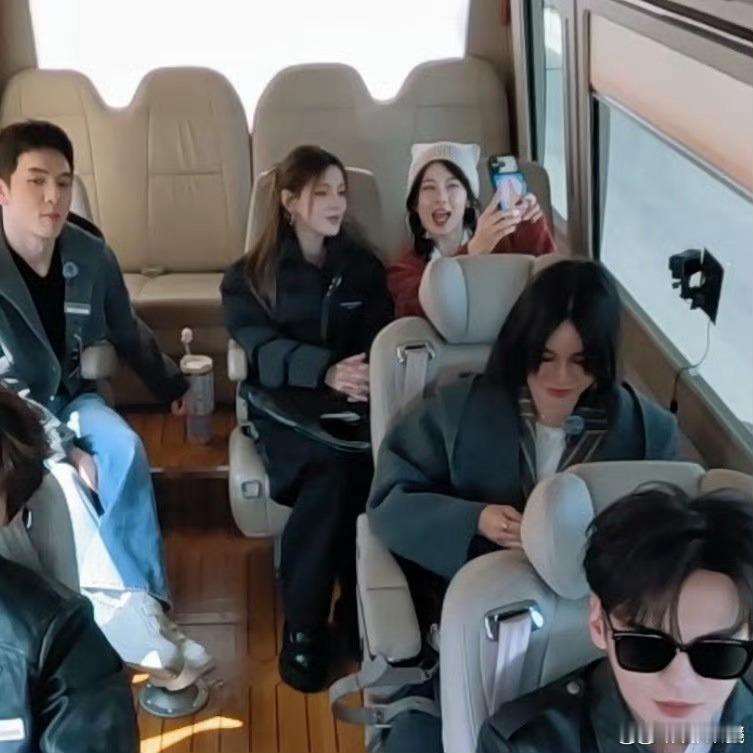 合伙人看片会直播尚雯婕、张予曦、李佳琦等群星集结!揭秘国货闯海筹备台前幕后，录节